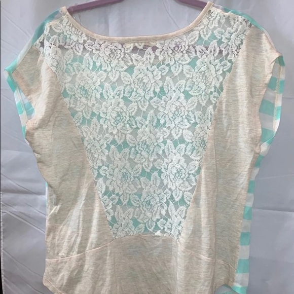 NWOT 2 light and airy tops - Picture 3 of 11